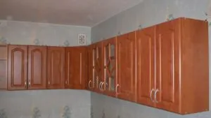 Повесить шкаф в комнату и на кухню